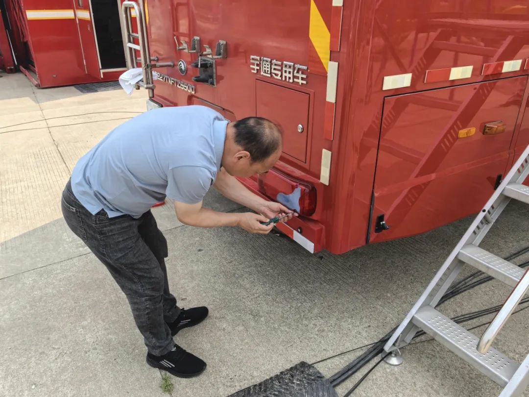 以练备战！3499拉斯维加斯应急救援车辆参演“应急使命·2025”联合救援演习！